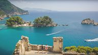 Ausblick von einer Ruine aus auf die Küste von Epirus