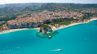 Panorama-Sicht auf Tropea und die umliegende Küste