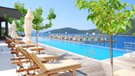 Poolbereich des Luxushotels San Nicolas auf der Ionischen Insel Lefkada